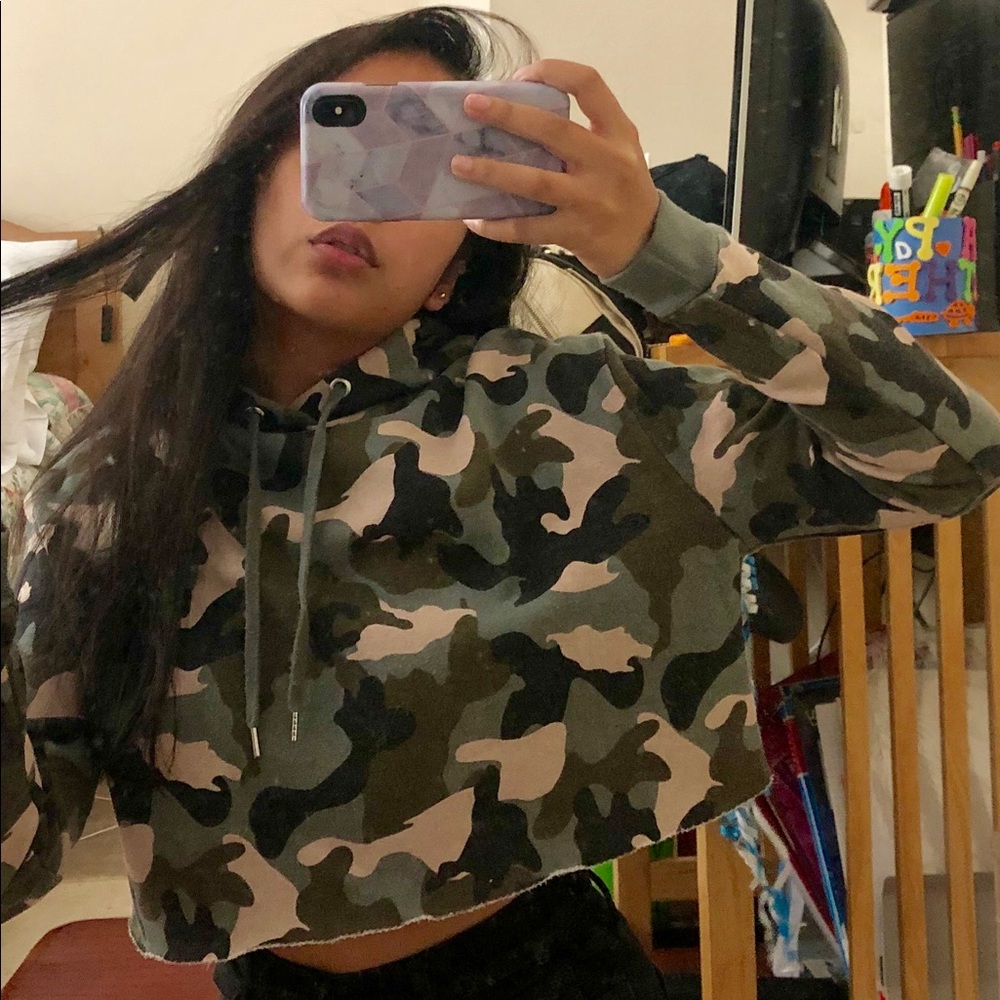 Camo Cropped Hoodie